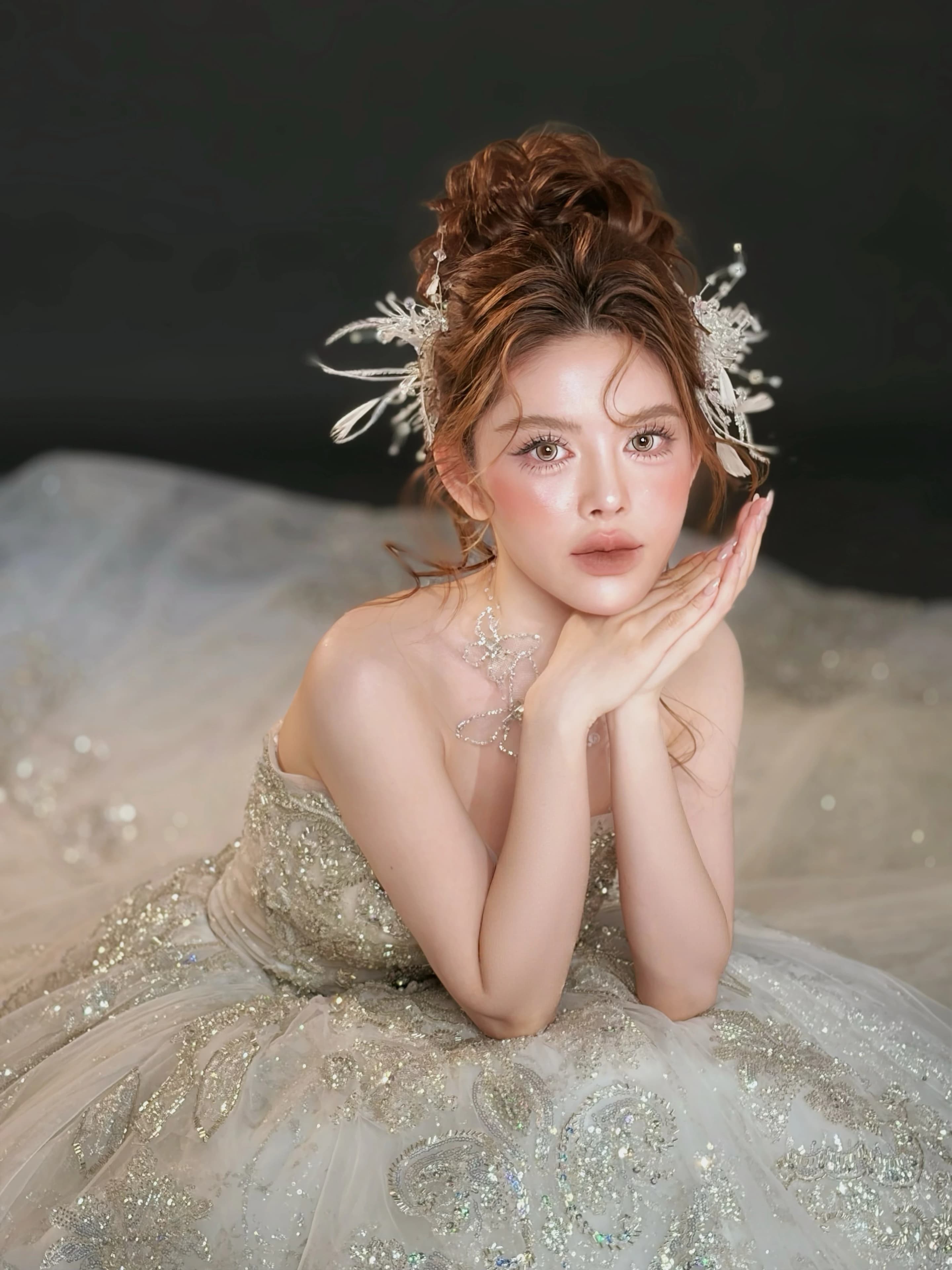 Layout makeup cô dâu sang trọng với lớp nền mịn và tông màu hài hòa